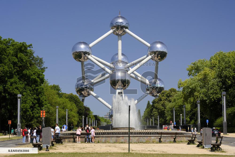 Atomium Overheats and Forced to Close Early - Brussels
