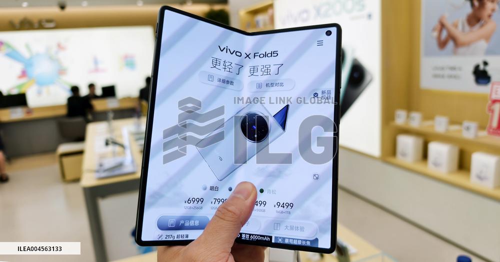 World's Lightest Foldable Phone VIVO X Fold5