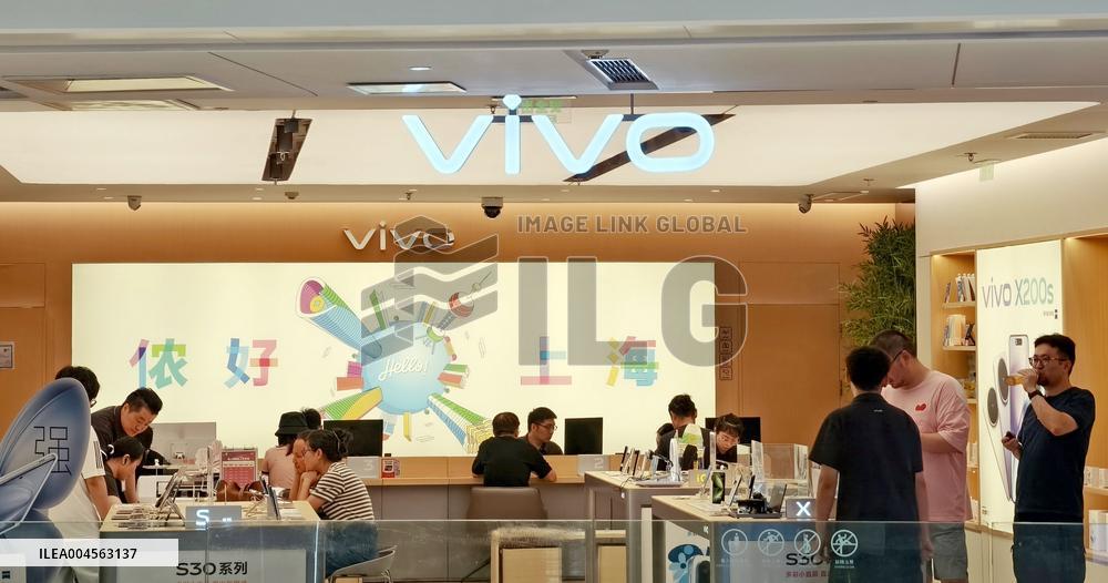 World's Lightest Foldable Phone VIVO X Fold5