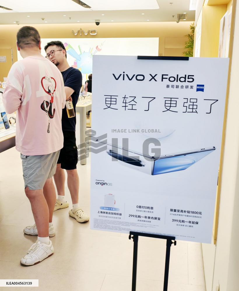 World's Lightest Foldable Phone VIVO X Fold5