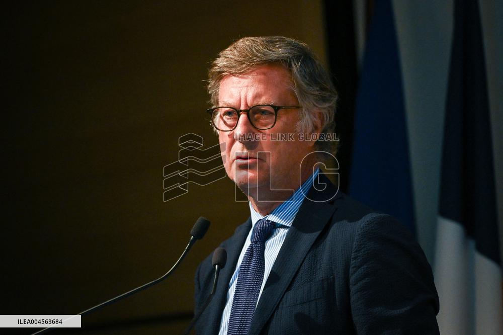 Signing of the Charter of Commitment by Companies Mobilised for Child Protection in Paris FA