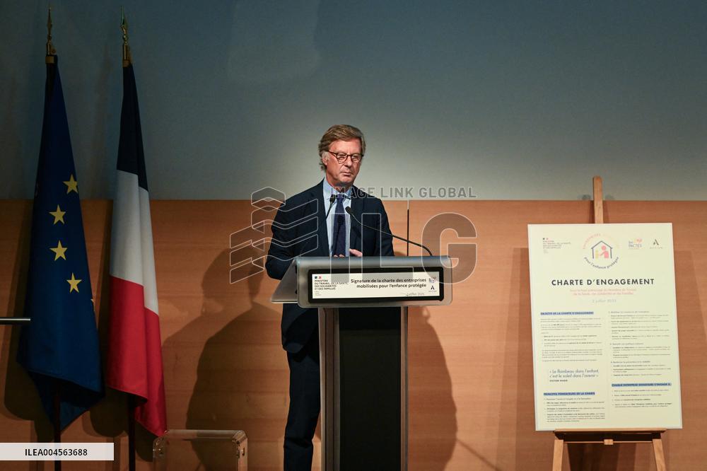 Signing of the Charter of Commitment by Companies Mobilised for Child Protection in Paris FA