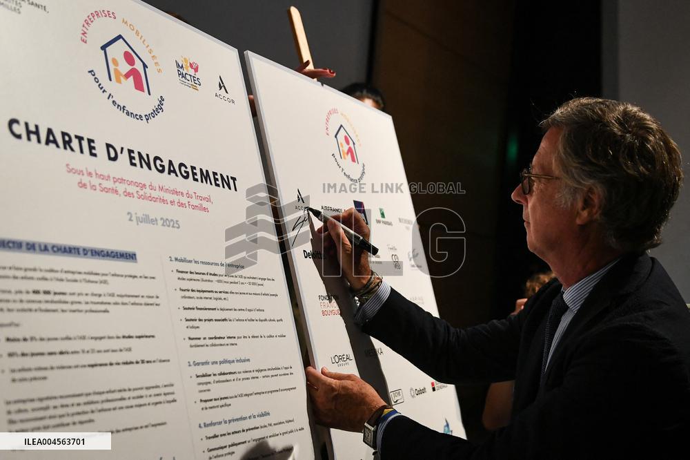 Signing of the Charter of Commitment by Companies Mobilised for Child Protection in Paris FA