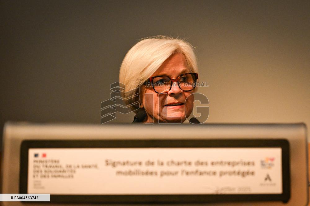 Signing of the Charter of Commitment by Companies Mobilised for Child Protection in Paris FA