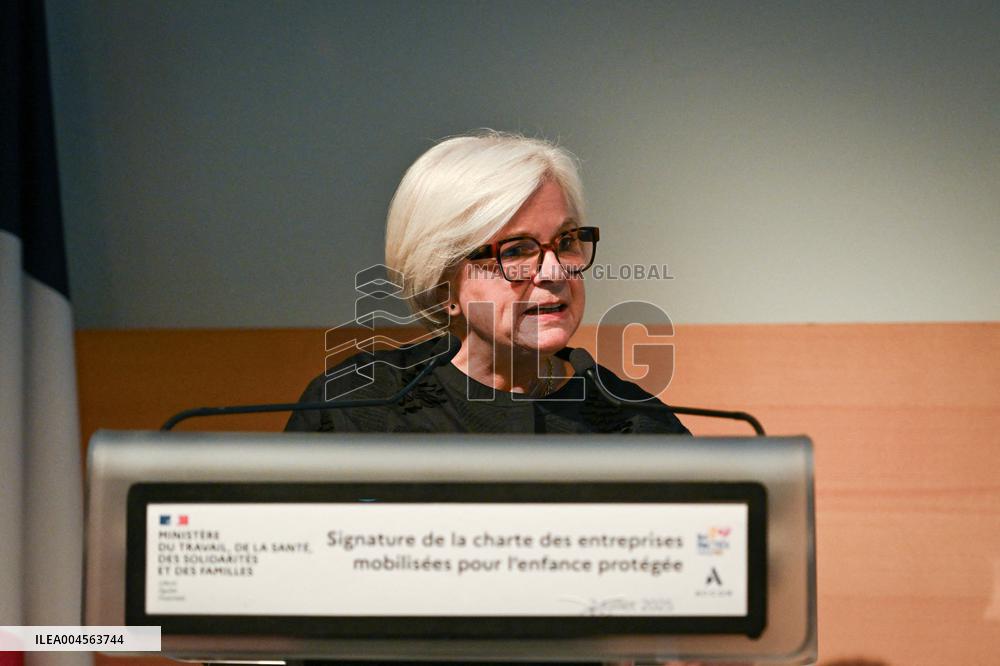 Signing of the Charter of Commitment by Companies Mobilised for Child Protection in Paris FA