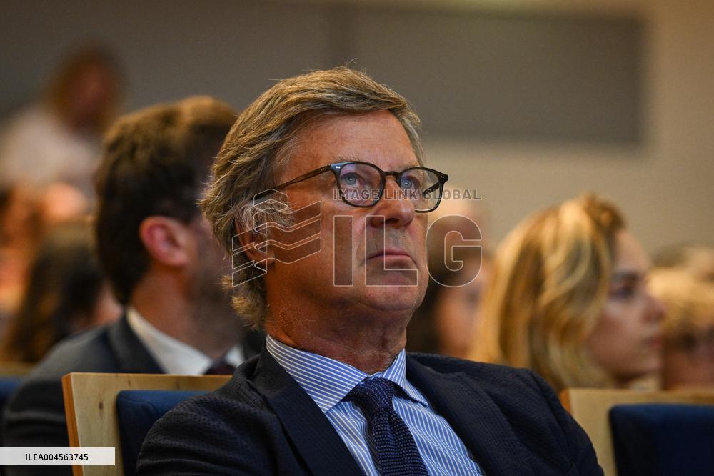 Signing of the Charter of Commitment by Companies Mobilised for Child Protection in Paris FA