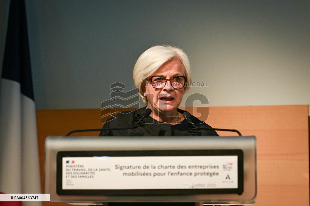 Signing of the Charter of Commitment by Companies Mobilised for Child Protection in Paris FA