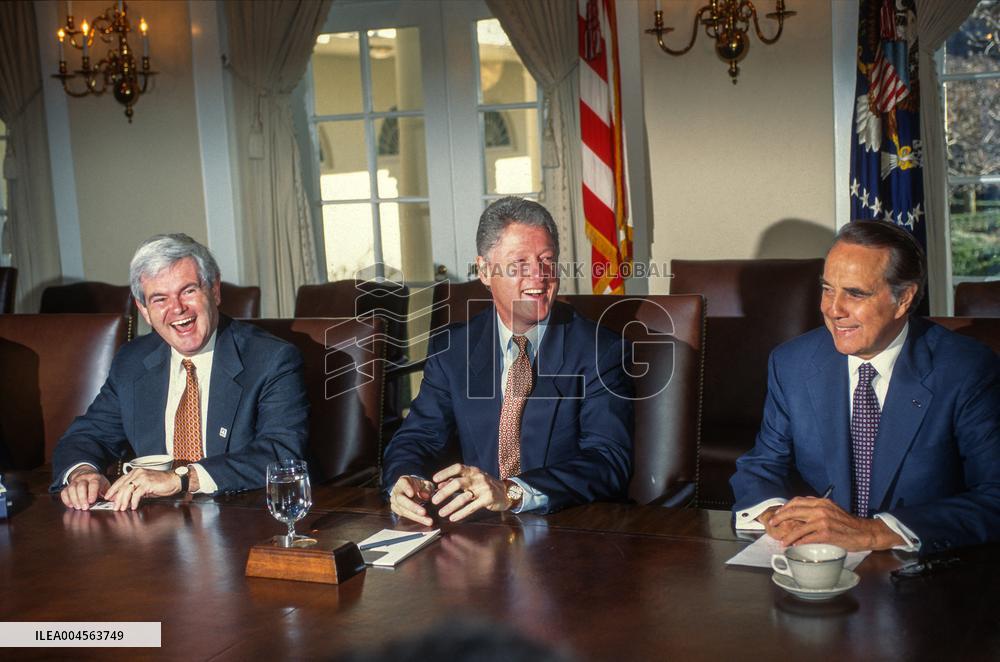 Clinton Hosts a Bipartisan Leadership Meeting