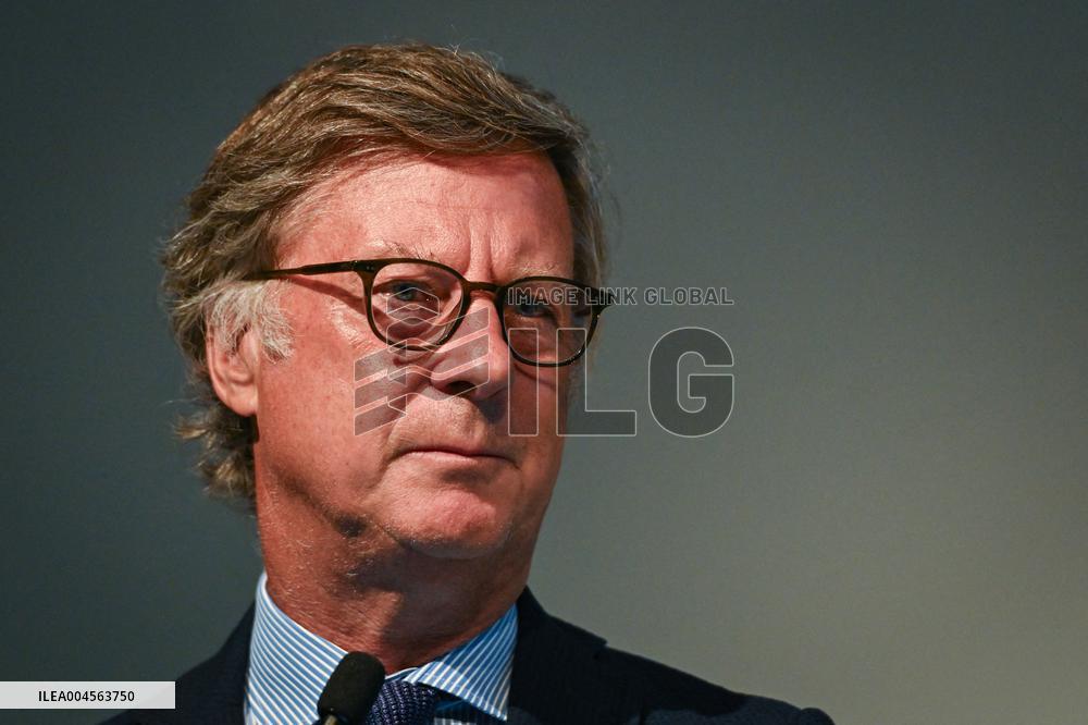 Signing of the Charter of Commitment by Companies Mobilised for Child Protection in Paris FA