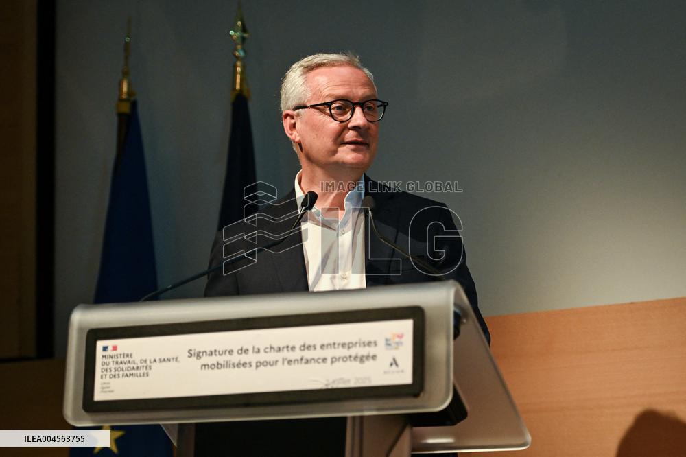 Signing of the Charter of Commitment by Companies Mobilised for Child Protection in Paris FA