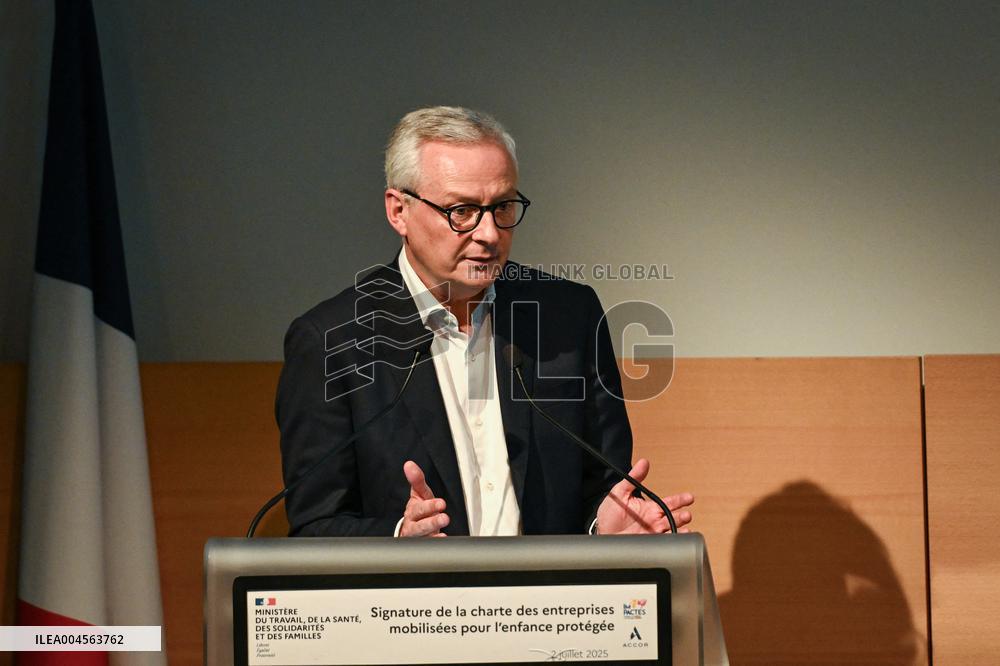 Signing of the Charter of Commitment by Companies Mobilised for Child Protection in Paris FA