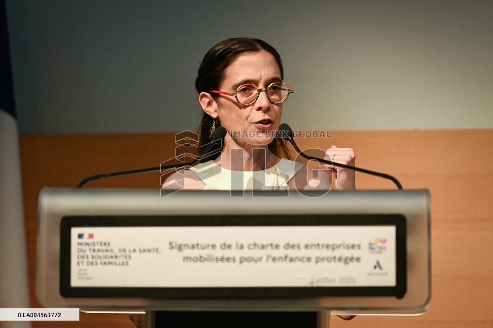 Signing of the Charter of Commitment by Companies Mobilised for Child Protection in Paris FA