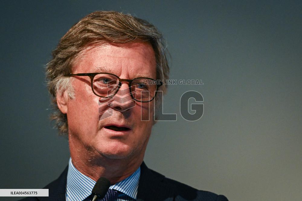 Signing of the Charter of Commitment by Companies Mobilised for Child Protection in Paris FA