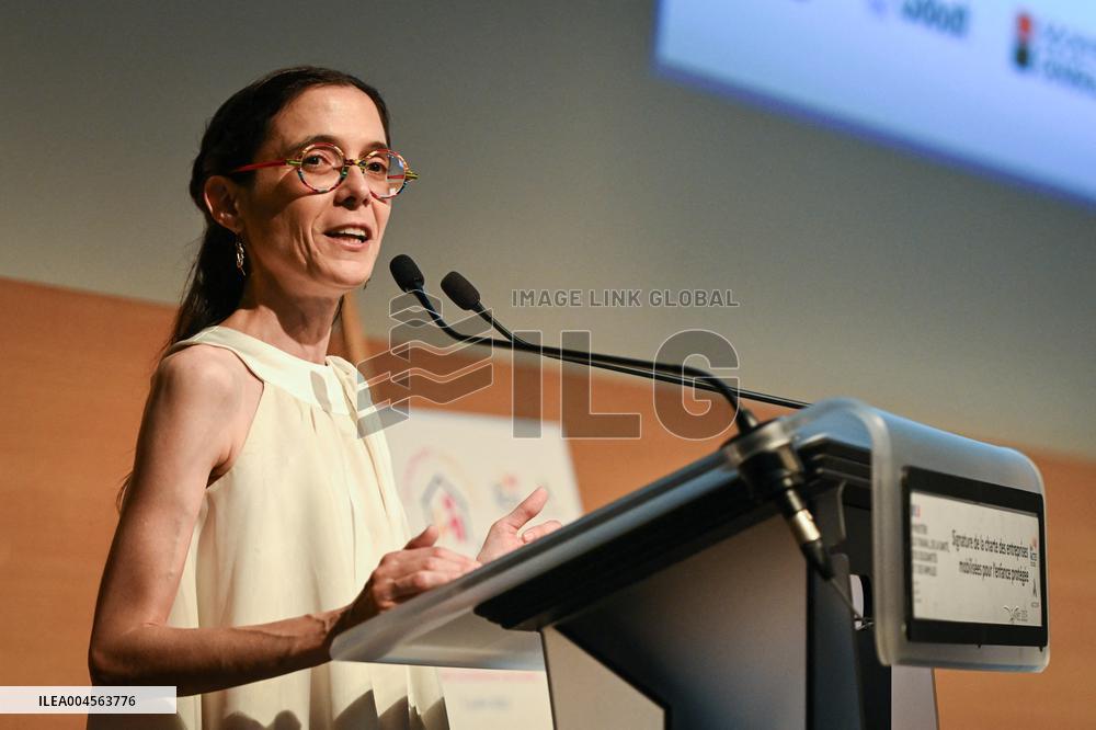 Signing of the Charter of Commitment by Companies Mobilised for Child Protection in Paris FA