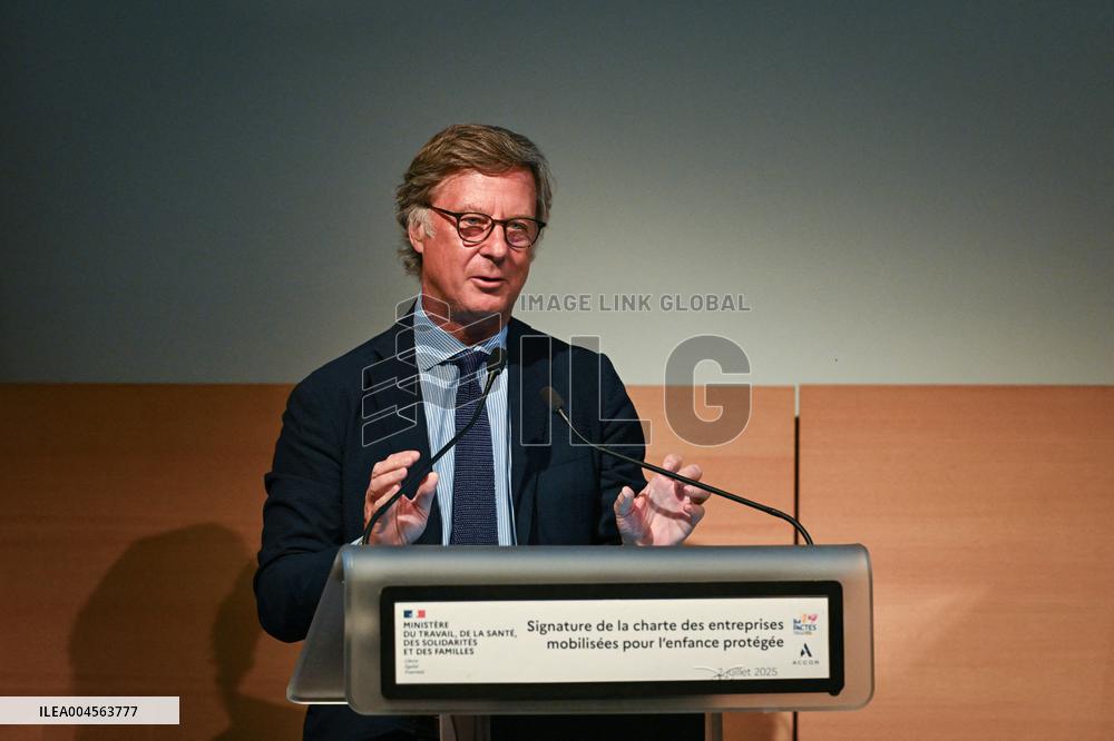 Signing of the Charter of Commitment by Companies Mobilised for Child Protection in Paris FA