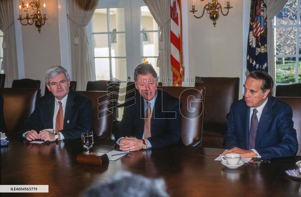 Clinton Hosts a Bipartisan Leadership Meeting