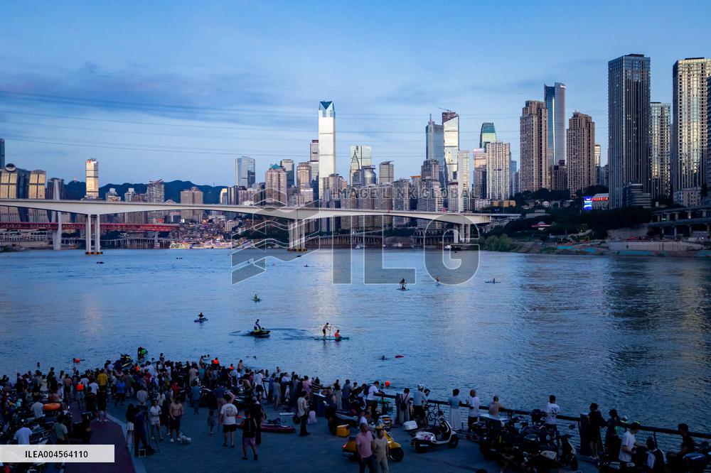 Citizens Enjoy Coolness in Jialing River in Chongqing