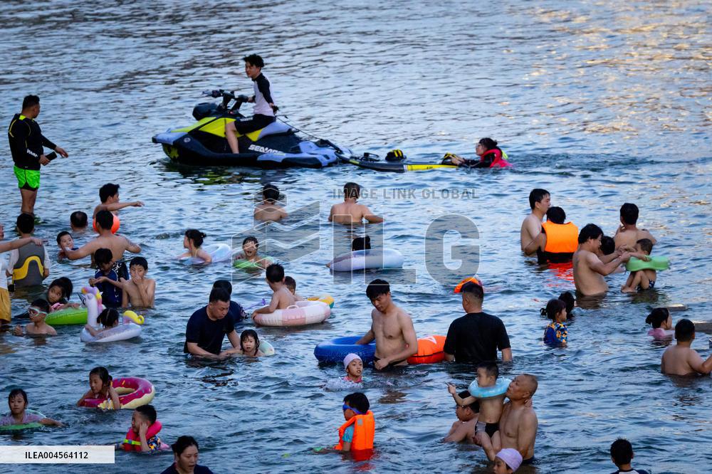 Citizens Enjoy Coolness in Jialing River in Chongqing