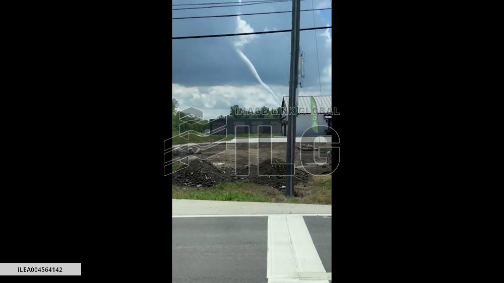 US: Dramatic Waterspout Forms Over Sandusky Bay, Ohio