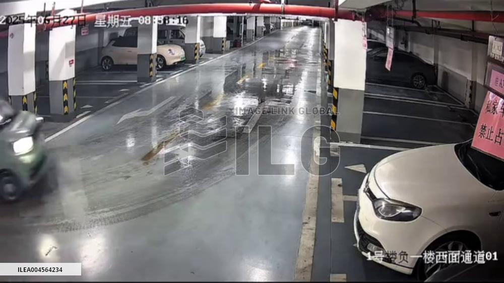 China: Minivan Skids on Wet Parking Lot in Guangxi