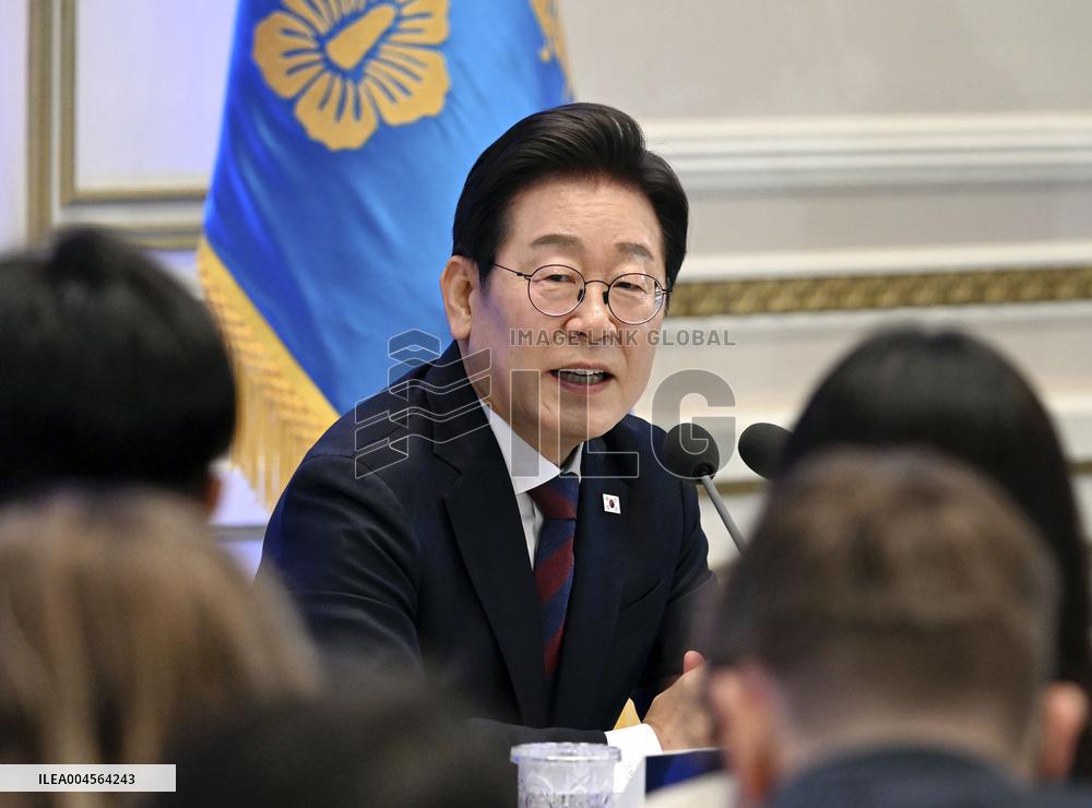S. Korean president meets press 1 month after taking office