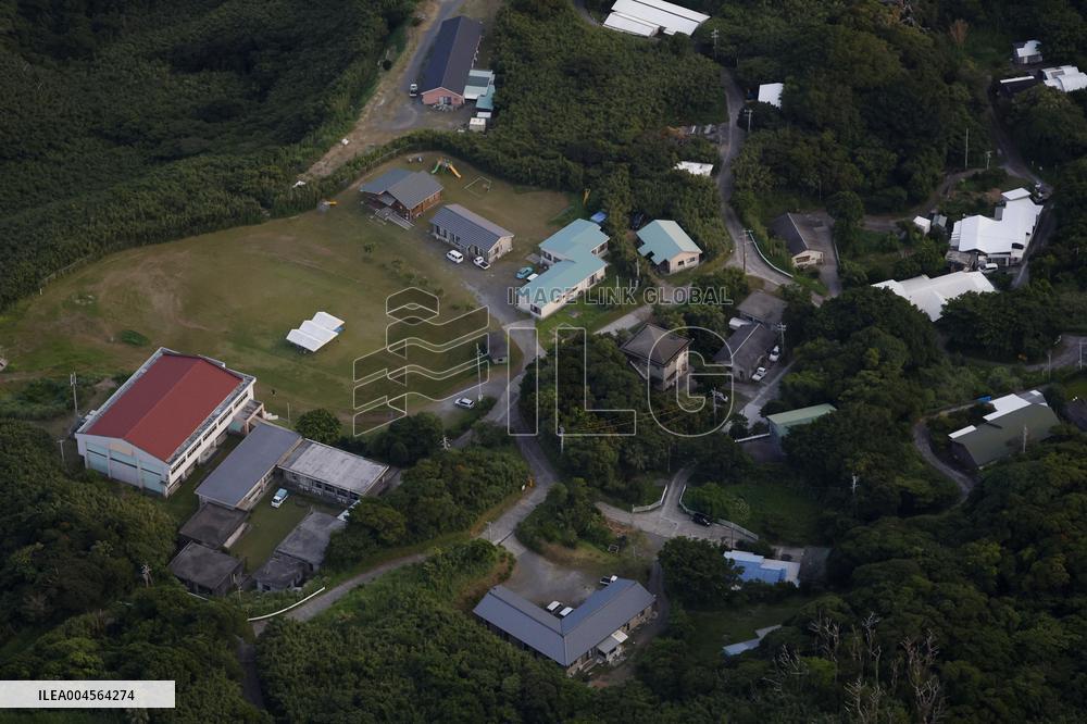 Strong quake shakes southwest Japan islands