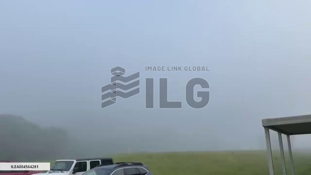 US: Foggy Morning in Gray, Kentucky