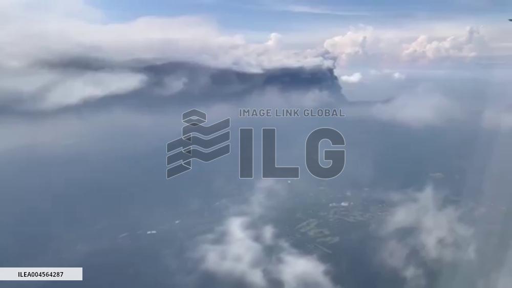 Japan: Shinmoedake Volcano Eruption Captured From Airplane
