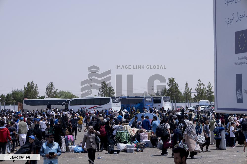 Afghan Immigrants Expelled From Iran