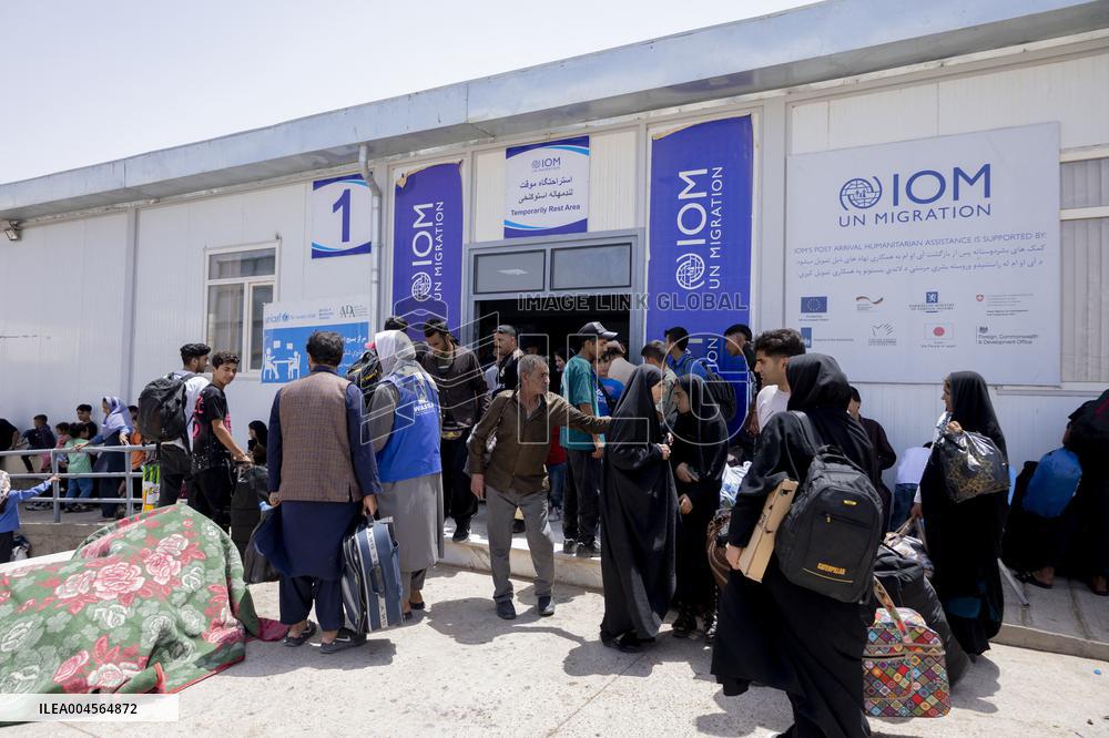 Afghan Immigrants Expelled From Iran