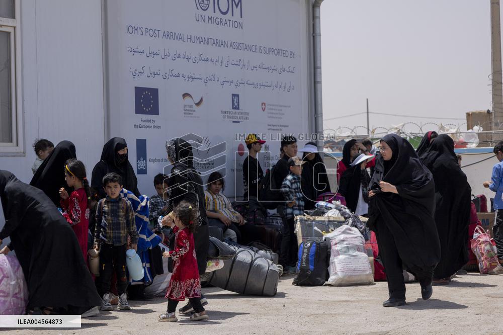 Afghan Immigrants Expelled From Iran