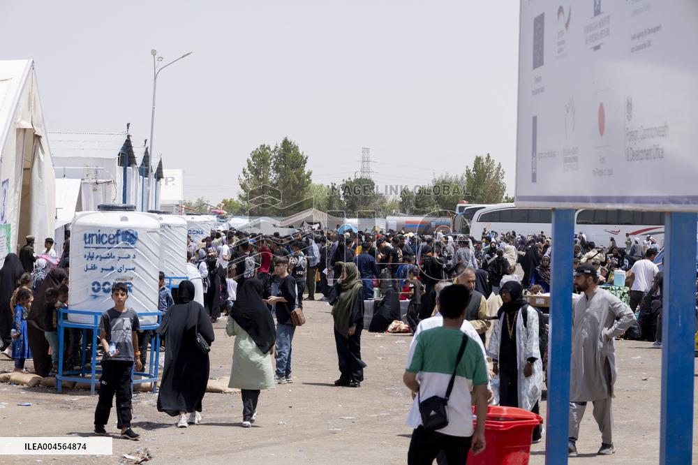 Afghan Immigrants Expelled From Iran