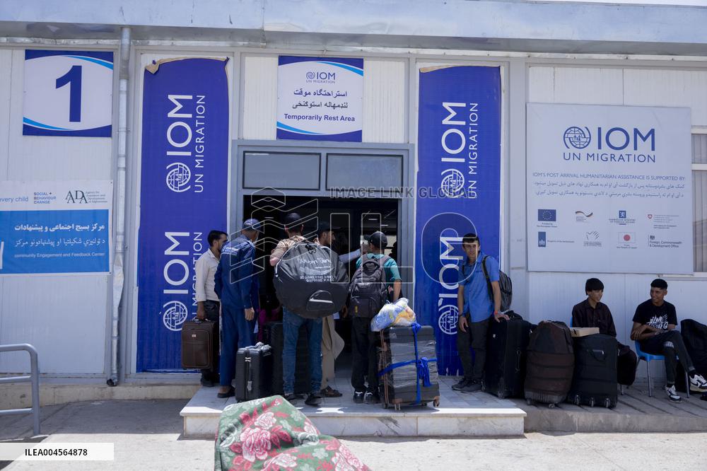 Afghan Immigrants Expelled From Iran