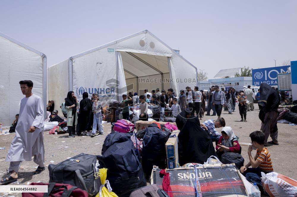 Afghan Immigrants Expelled From Iran