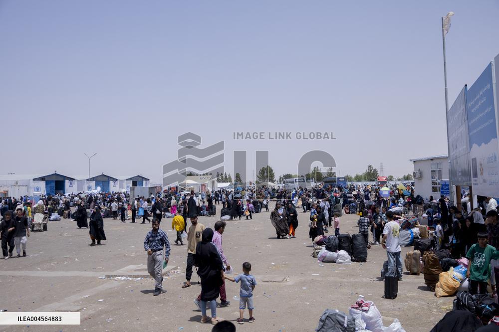 Afghan Immigrants Expelled From Iran