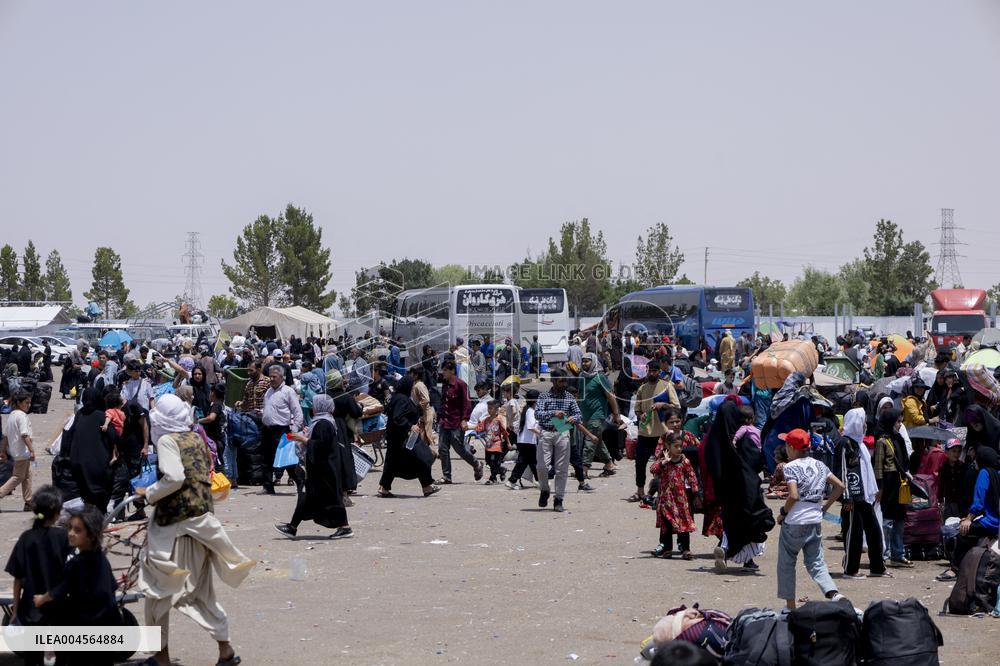 Afghan Immigrants Expelled From Iran