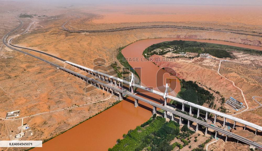 Heishan Gorge Yellow River Grand bridge Construction - China