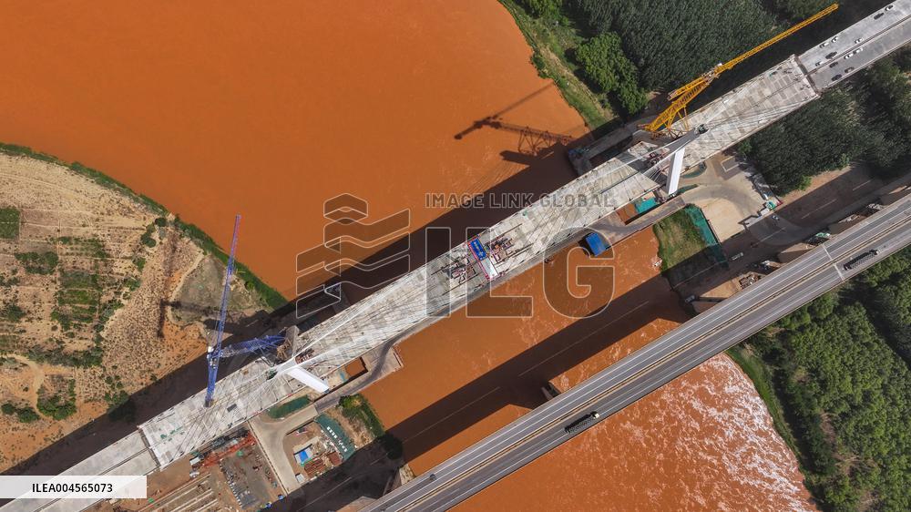 Heishan Gorge Yellow River Grand bridge Construction - China