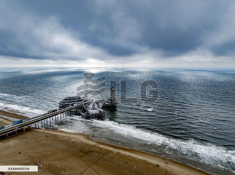 Thunderstorms Sweep Through Scheveningen as Heat Gives Way - The Hague
