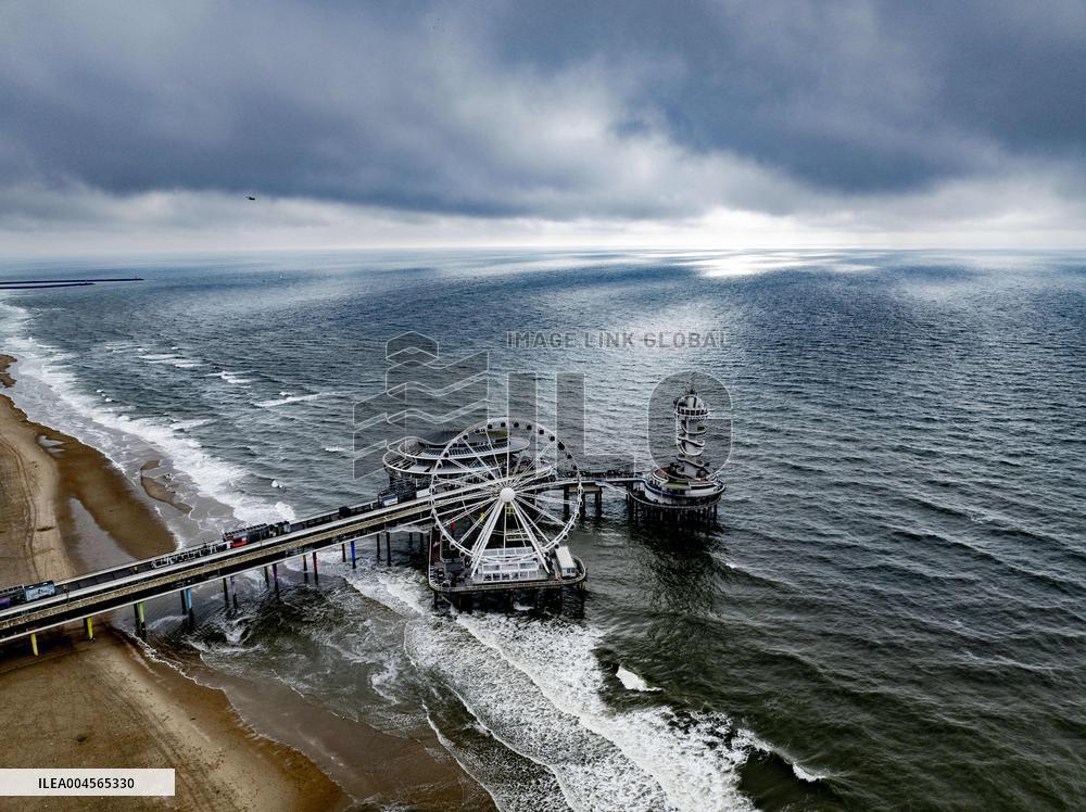 Thunderstorms Sweep Through Scheveningen as Heat Gives Way - The Hague