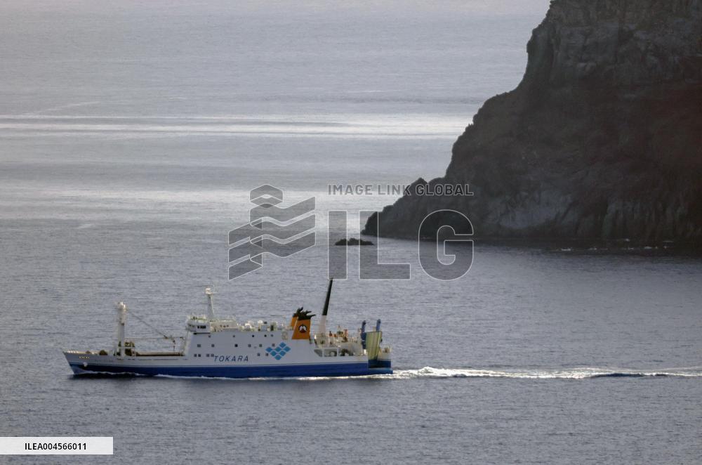 Strong quake shakes southwest Japan islands