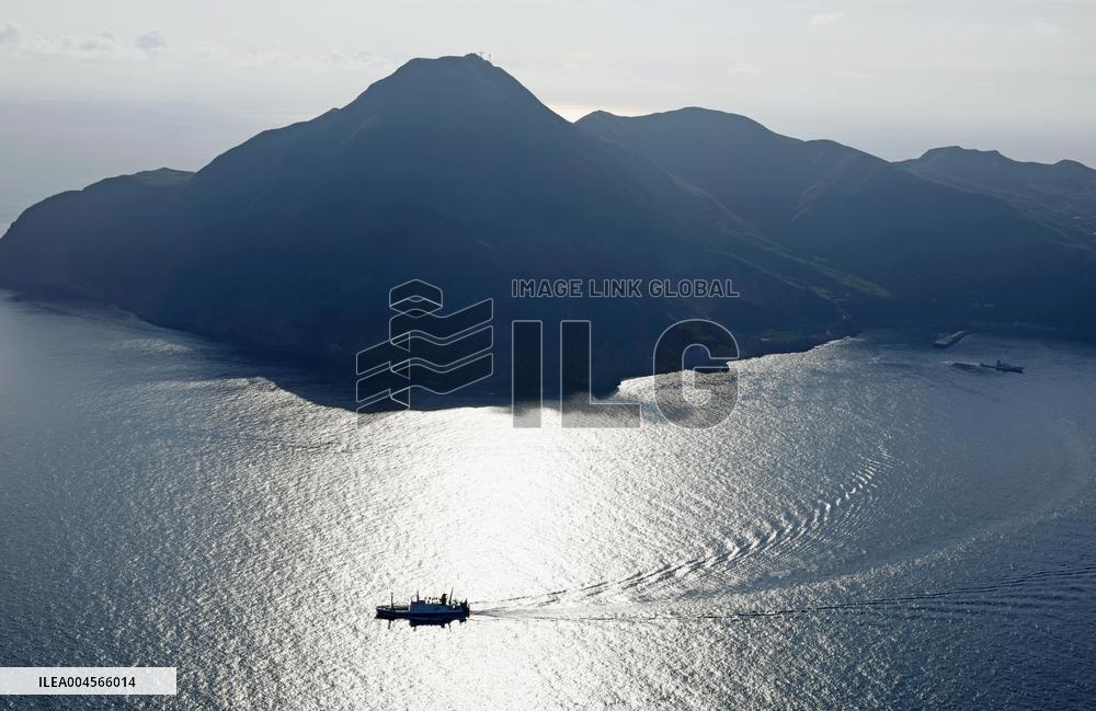 Strong quake shakes southwest Japan islands