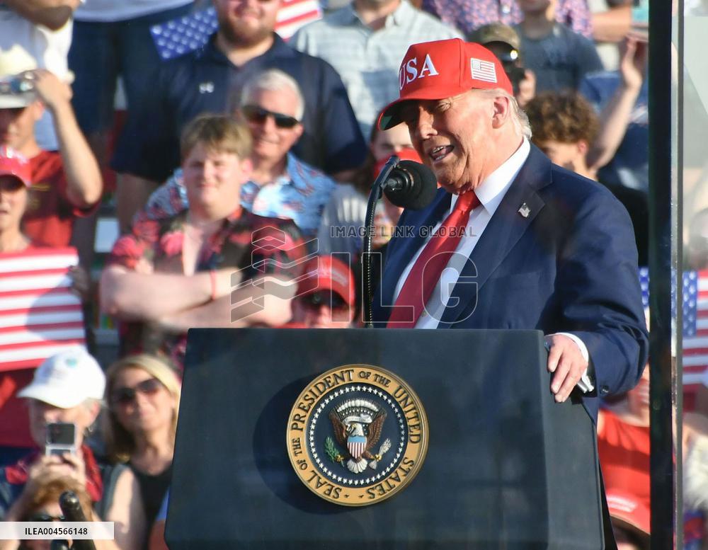 Trump makes speech in Iowa