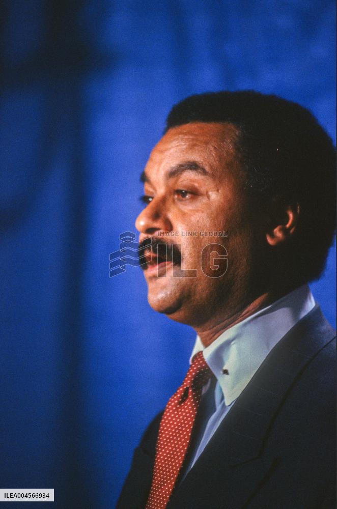 Ron Brown Speaks at Center for National Policy Luncheon