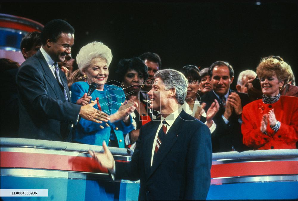 Clinton Responds to Cheers from Delegates at the 1992 Democratic National Convention