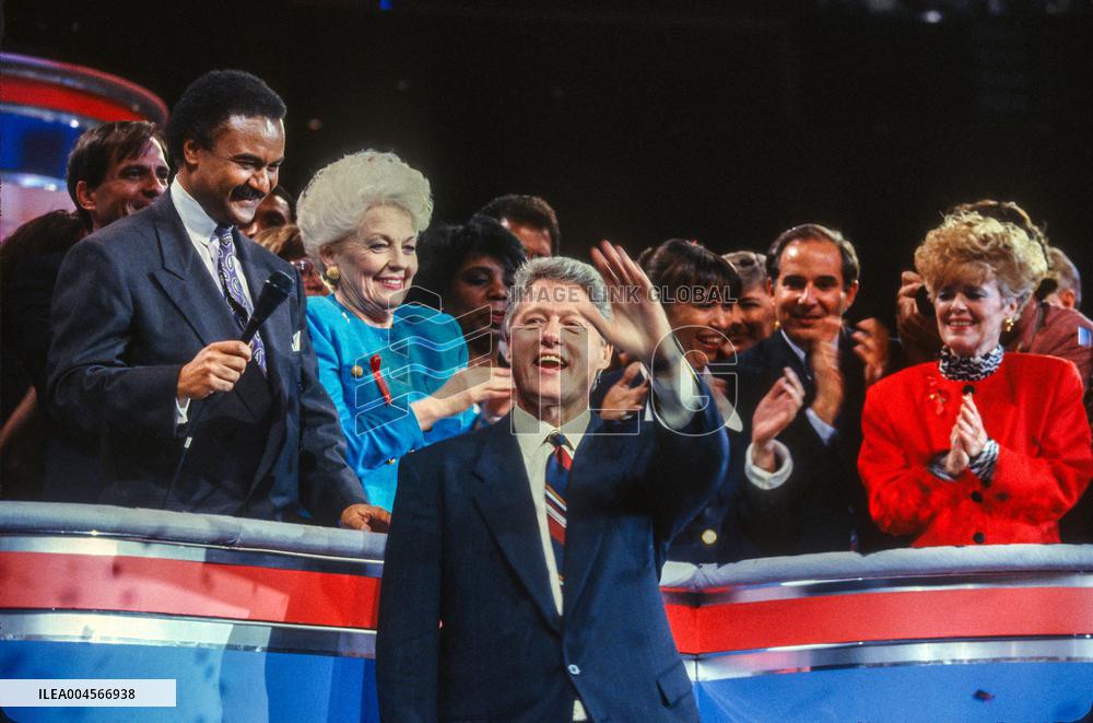 Clinton Responds to Cheers from Delegates at the 1992 Democratic National Convention