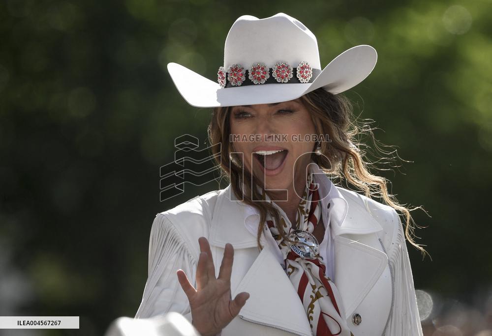 Shania Twain At Calgary Stampede Parade - Canada