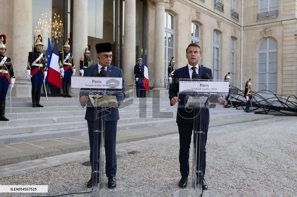 Emmanuel Macron Welcomes Malaysian Prime Minister - Paris RL