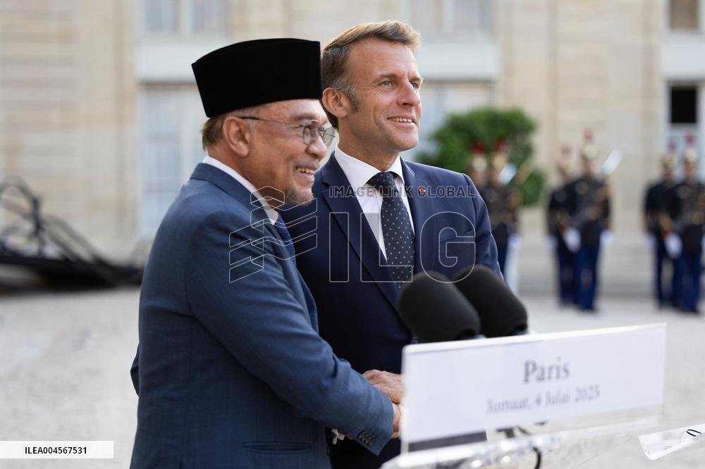 Emmanuel Macron Welcomes Malaysian Prime Minister - Paris RL