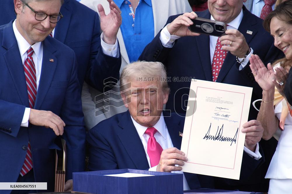 Donald Trump signs "Big Beautiful Bill" - Washington